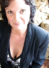 Masturbating GILF Jaqueline loves playing with her hairy pussy and her toy