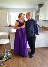 MILF Camilla loves to get titfucked, suck cock and fuck in the afternoon